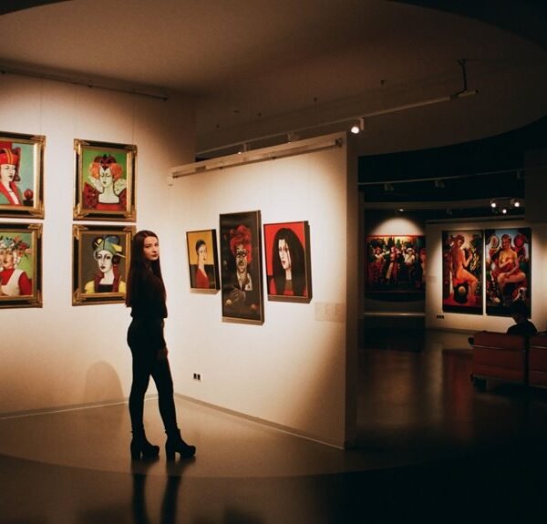 submitting paintings to gallery arcahexchibto